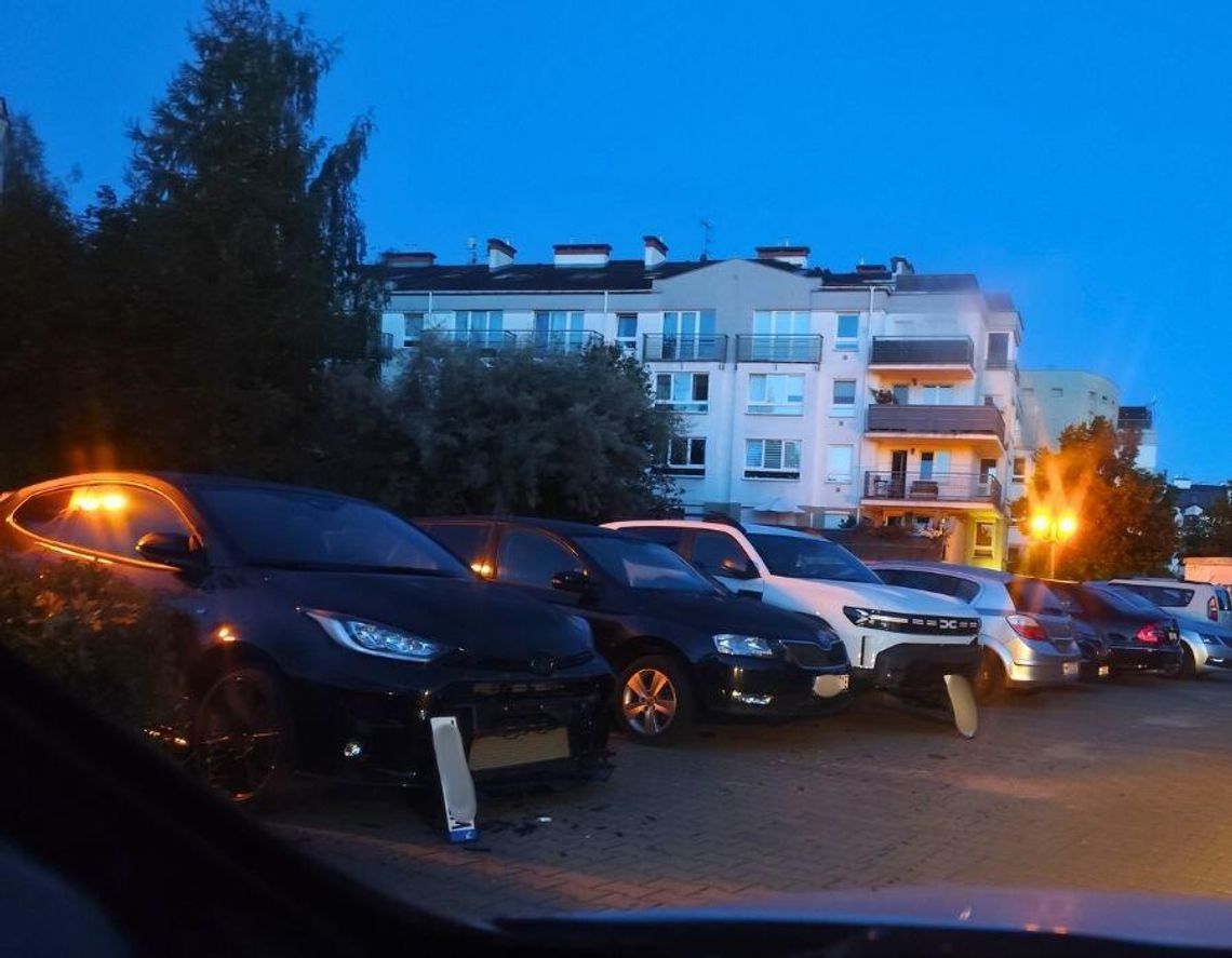 Pijany rajd po Piasecznie. Rozbił 24 zaparkowane auta Pijany rajd po Piasecznie. Rozbił 24 zaparkowane auta
