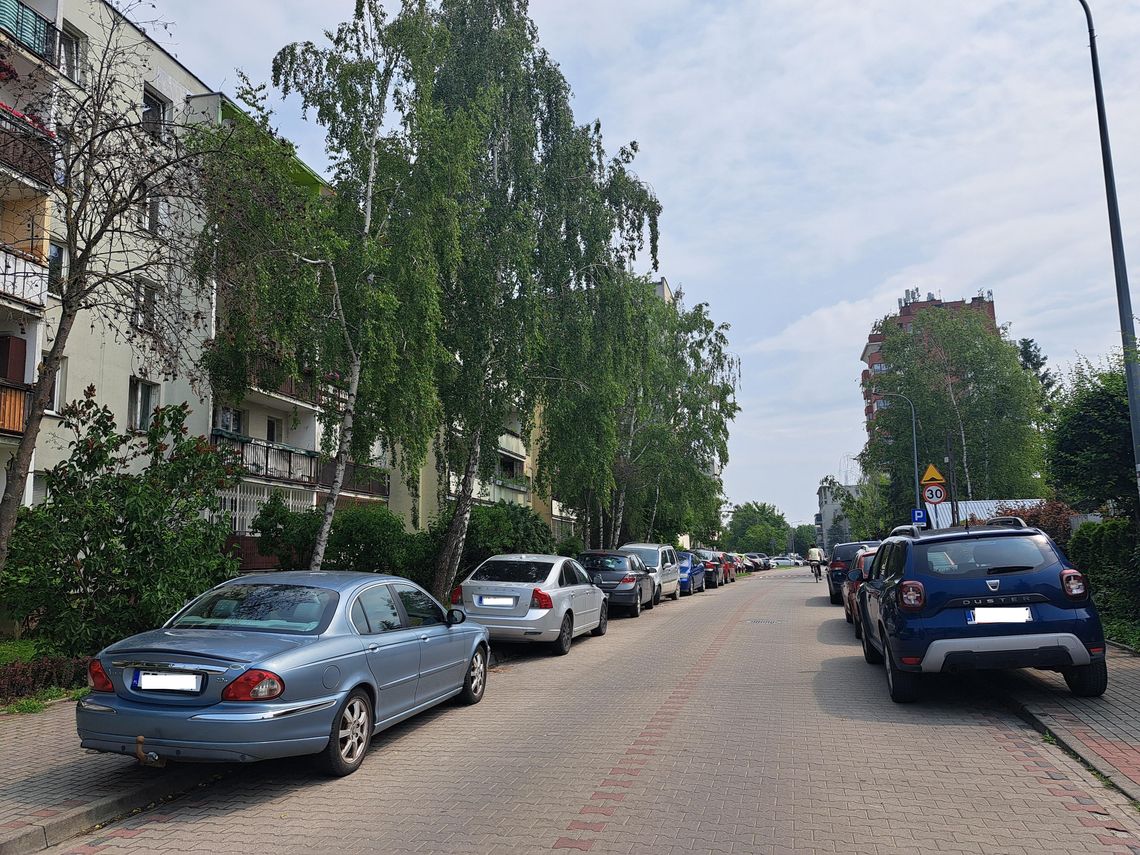 Płatne parkowanie na Fabrycznej wciąż w zawieszeniu