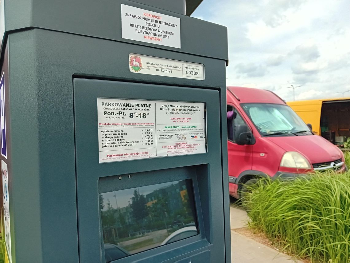 Płatny parking także przy szkole w Józefosławiu? Gmina chce rozszerzyć system