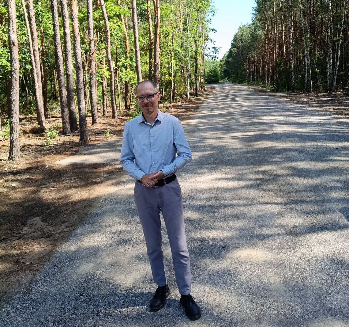 Po petycji sołtysów powstało nowe połączenie między Mrokowem a sąsiednimi miejscowościami Na zdjęciu Marcin Szost - Zastępca Wójta Gminy Lesznowola