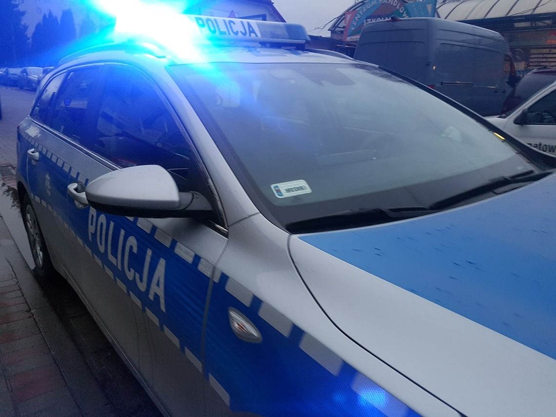 Policjanci ratowali 34-latkę. Na mrozie osunęła się na ziemię