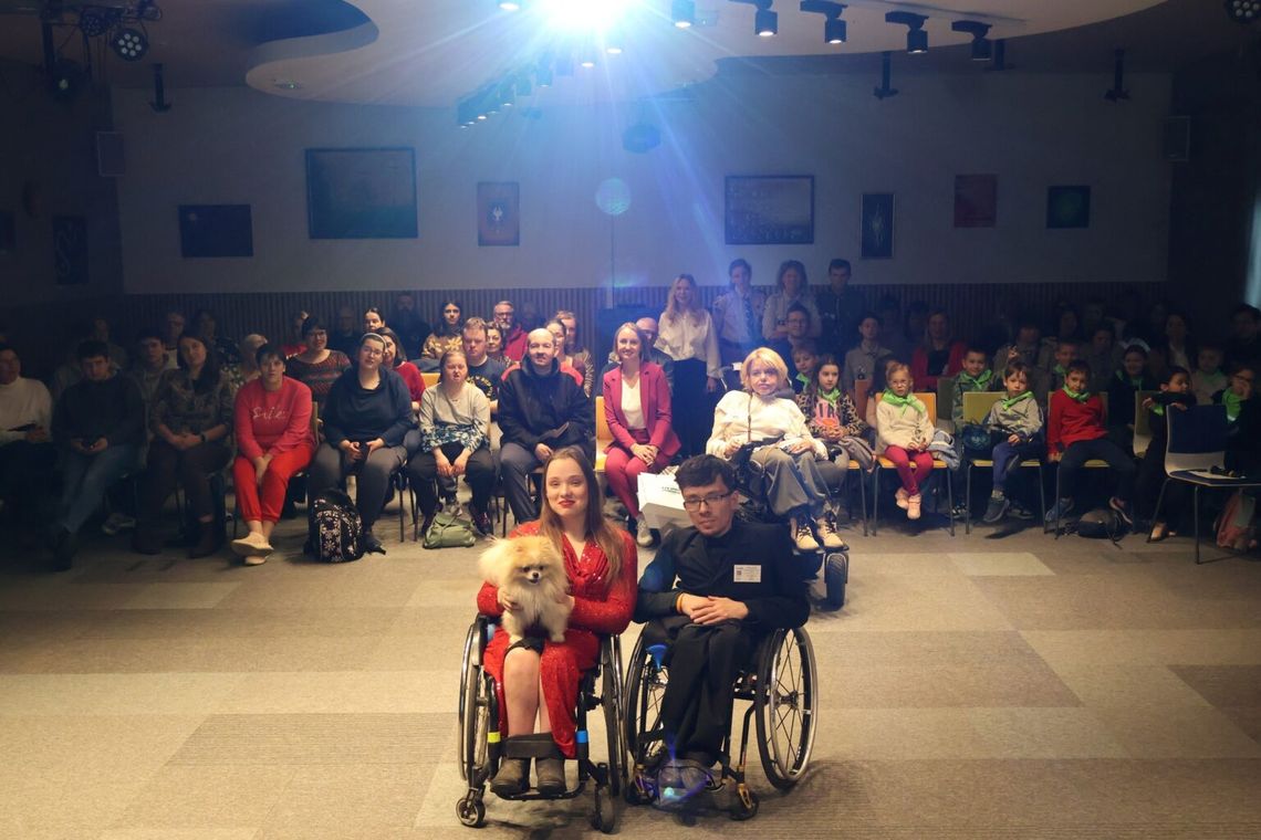 "Pomagaj mądrze - pytaj, nie zgaduj". Wyjątkowe wydarzenie dla osób z niepełnosprawnościami "Pomagaj mądrze - pytaj, nie zgaduj". Wyjątkowe wydarzenie dla osób z niepełnosprawnościami