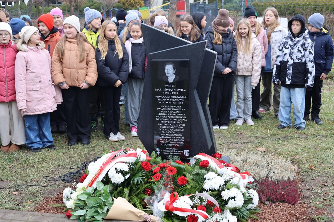Pomnik Marii Świątkiewicz odsłonięty w Mrokowie Pomnik Marii Świątkiewicz odsłonięty w Mrokowie