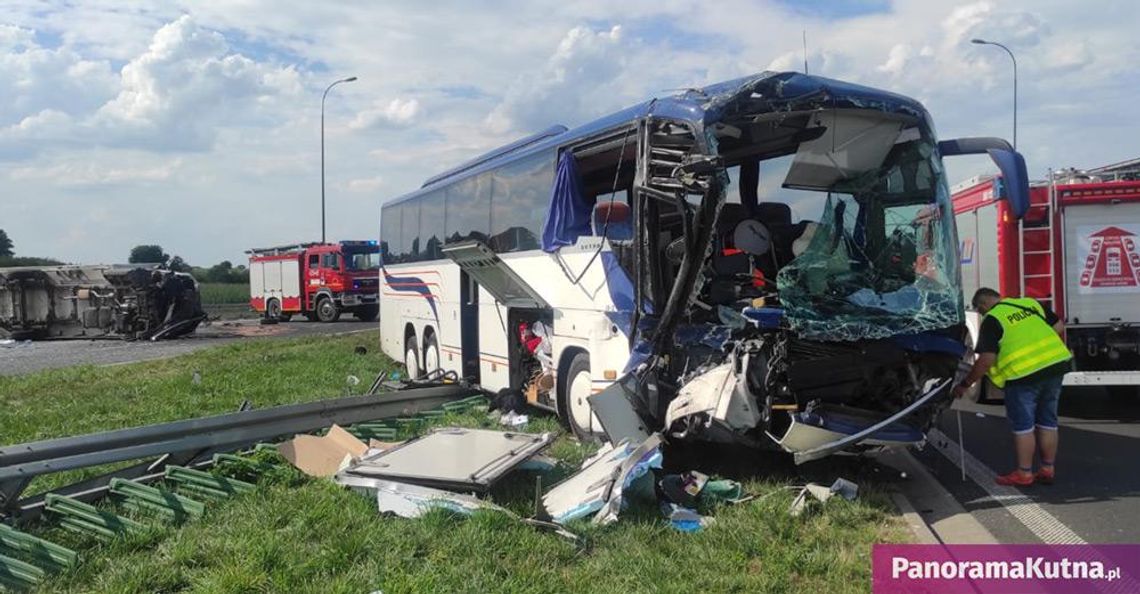 Poważny wypadek autokaru przewożącego harcerzy z Zalesia Dolnego