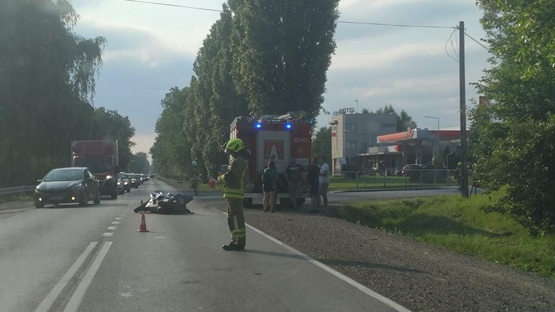 Poważny wypadek w Baniosze. Motocyklistę zabrało LPR