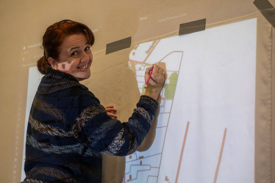 Powstaje haftowana mapa Korzeniówki