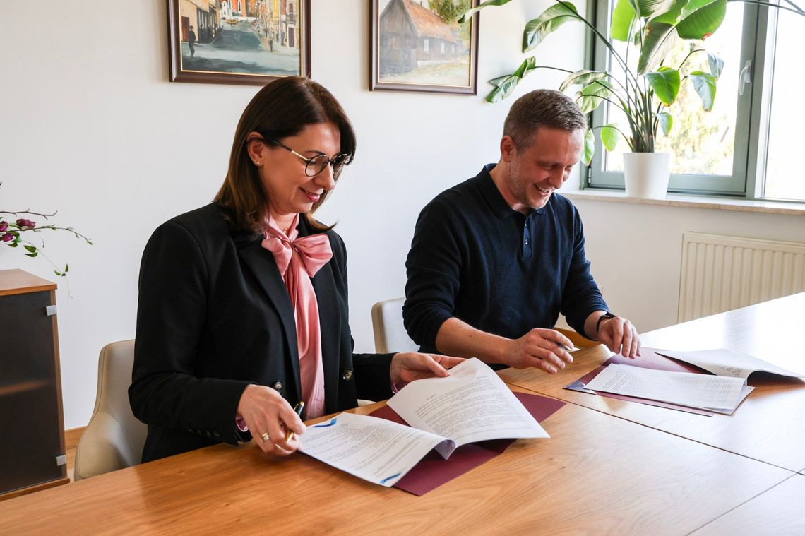 Powstanie strefa Kiss&Ride przy szkole w Tarczynie. Jest umowa na projekt Powstanie strefa Kiss&Ride przy szkole w Tarczynie. Jest umowa na projekt