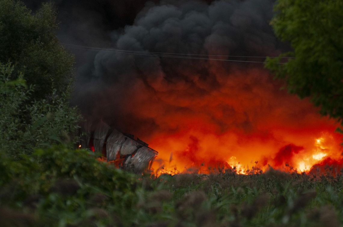 Pożar w Konstancinie. Czy chmura dymu jest niebezpieczna? (aktualizacja)