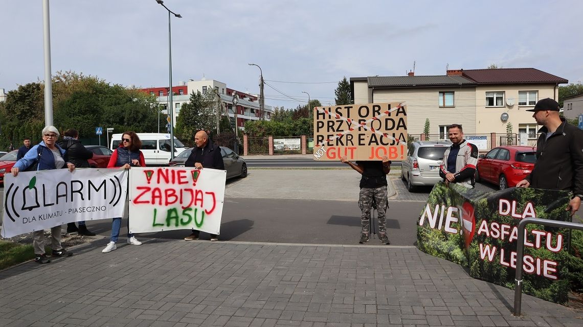 Remont Gościńca Wareckiego. Protest pod starostwem