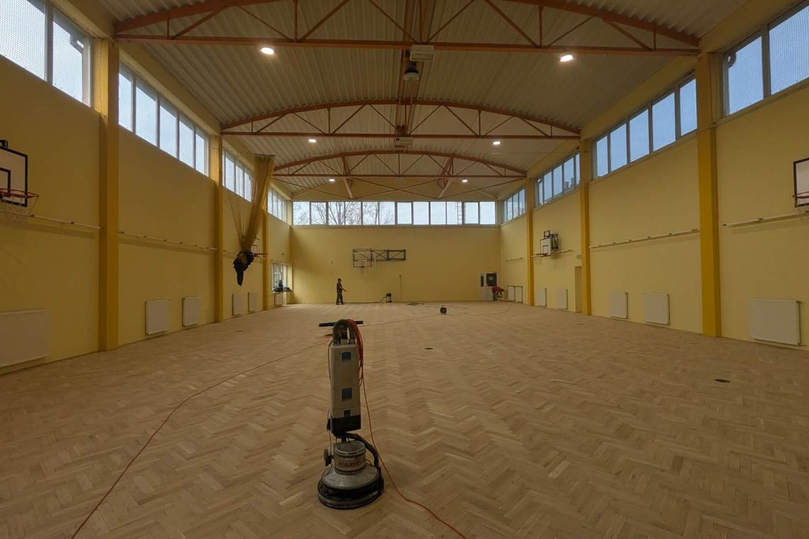 Remont sali gimnastycznej w Uwielinach na finiszu