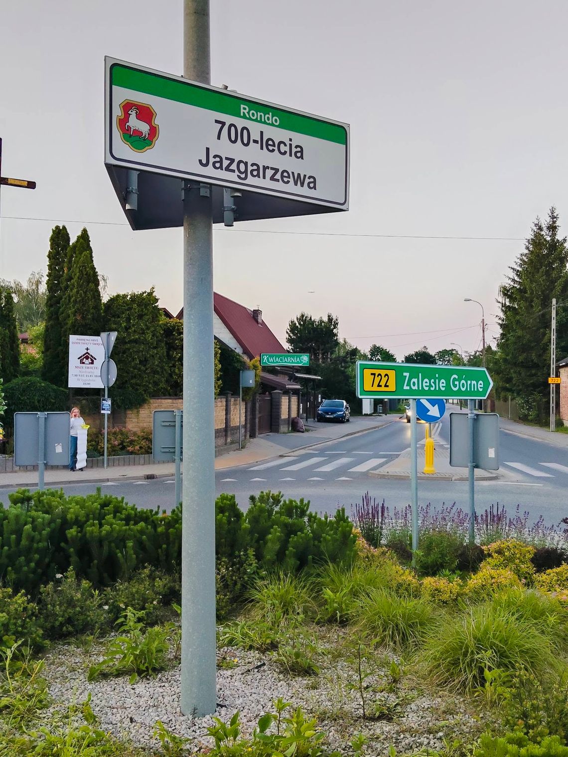Rondo 700-lecia Jazgarzewa już oficjalnie oznakowane Rondo 700-lecia Jazgarzewa już oficjalnie oznakowane