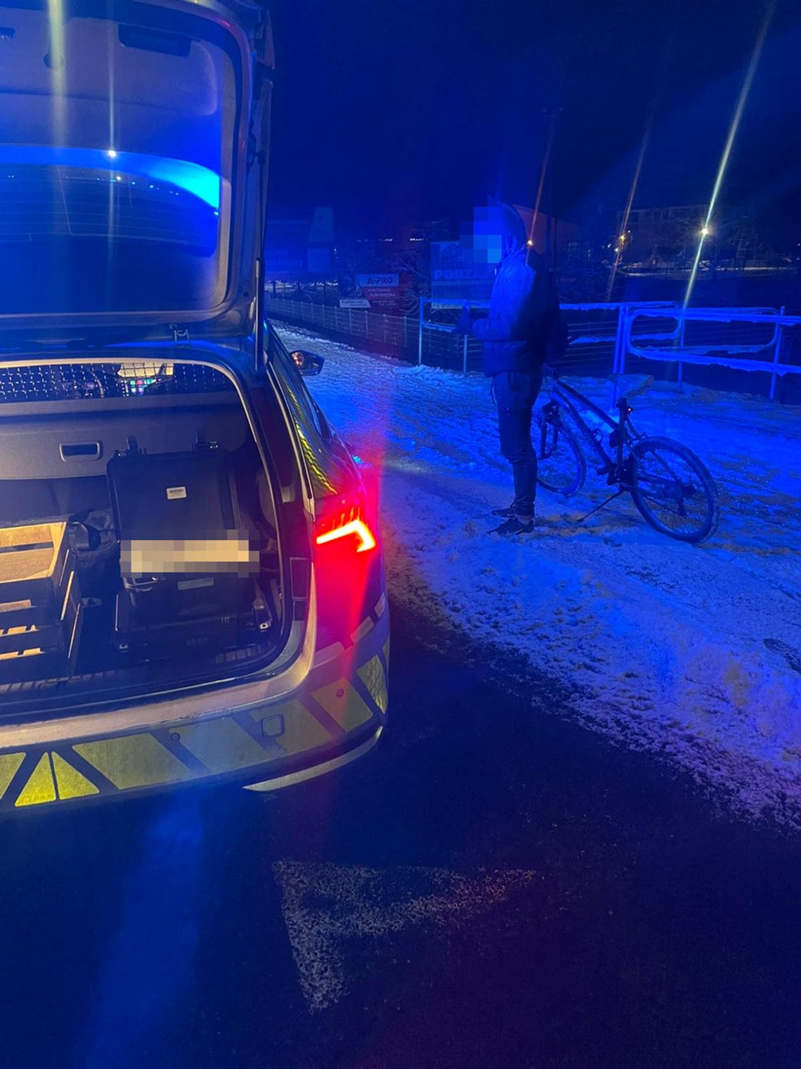 Rowerzyści pod wpływem alkoholu zatrzymani na zaśnieżonych ulicach