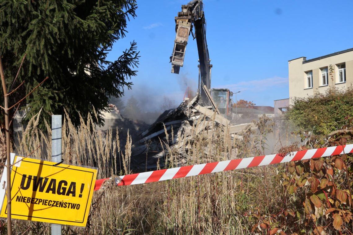 Rozbiórka Domu Nauczyciela w Piasecznie ruszyła [WIDEO]