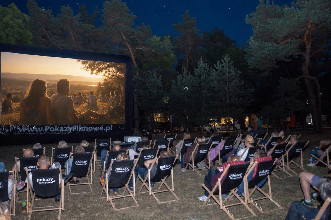 Rusza kino plenerowe i strefa kibica w Konstancinie