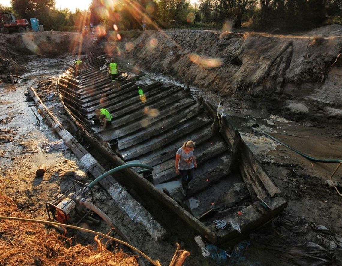 Ruszył konkurs na Muzeum Szkuty i Urzecza w Czersku. Zwycięzca otrzyma 80 tys. zł Wrak XV-wiecznej szkuty wiślanej podczas prac archeologicznych w Czersku. Zabytkowy statek ma być głównym eksponatem przyszłego Muzeum Szkuty i Urzecza.