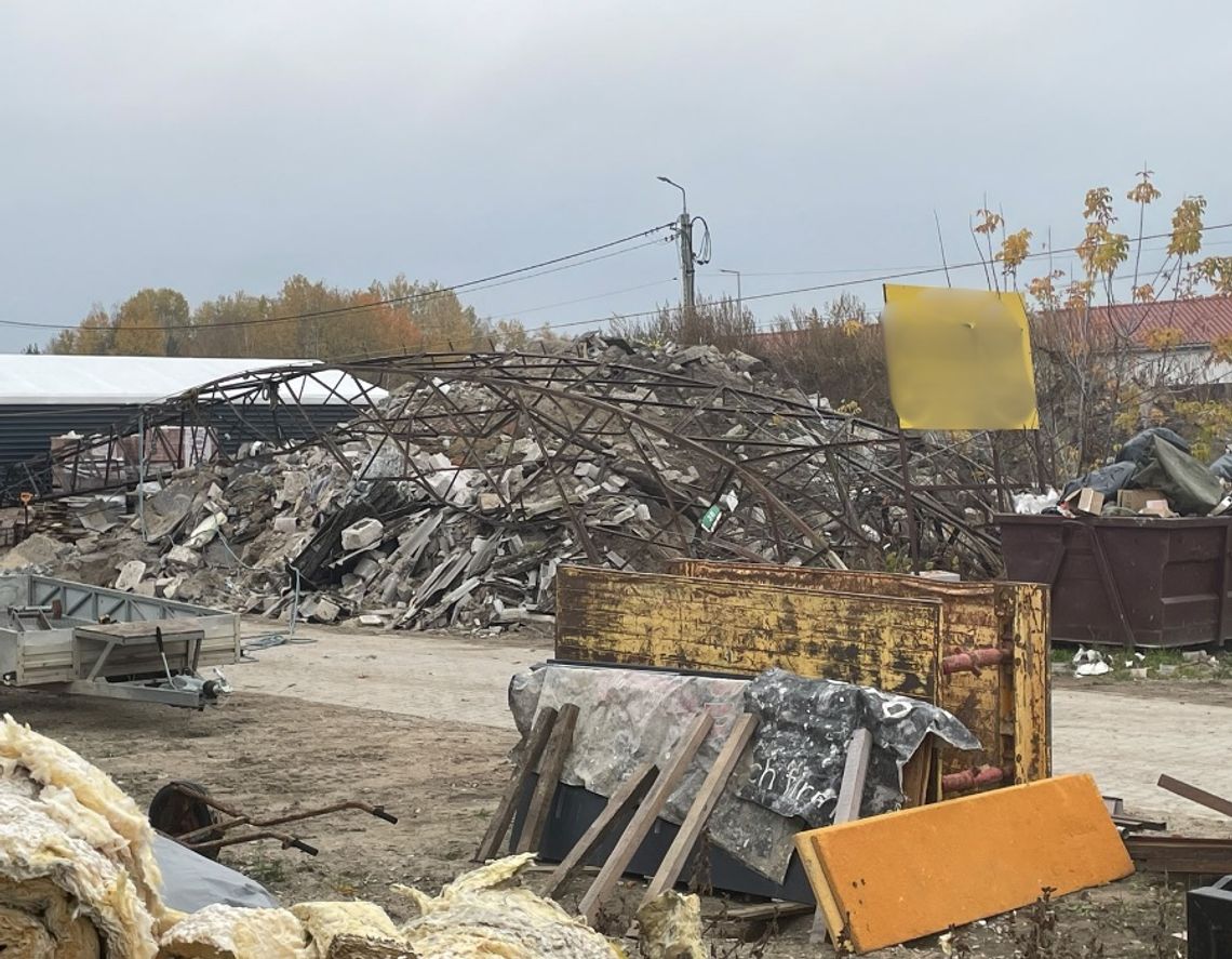 Słup energetyczny runął razem z 27-latkiem. Mężczyznę zabrał śmigłowiec LPR