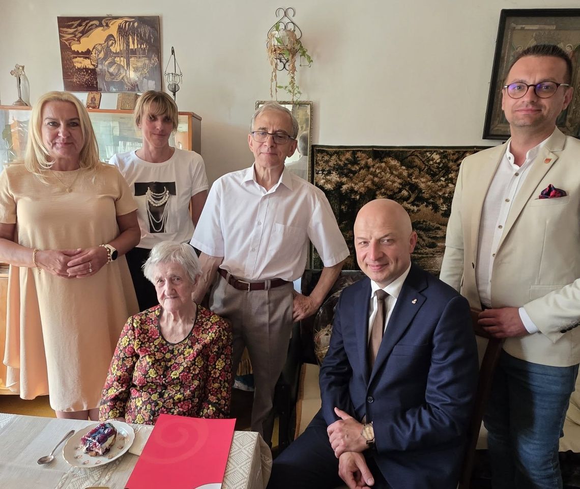 Sto lat pani Bogumiły. Wyjątkowy jubileusz mieszkanki Zalesia Dolnego Sto lat pani Bogumiły. Wyjątkowy jubileusz mieszkanki Zalesia Dolnego