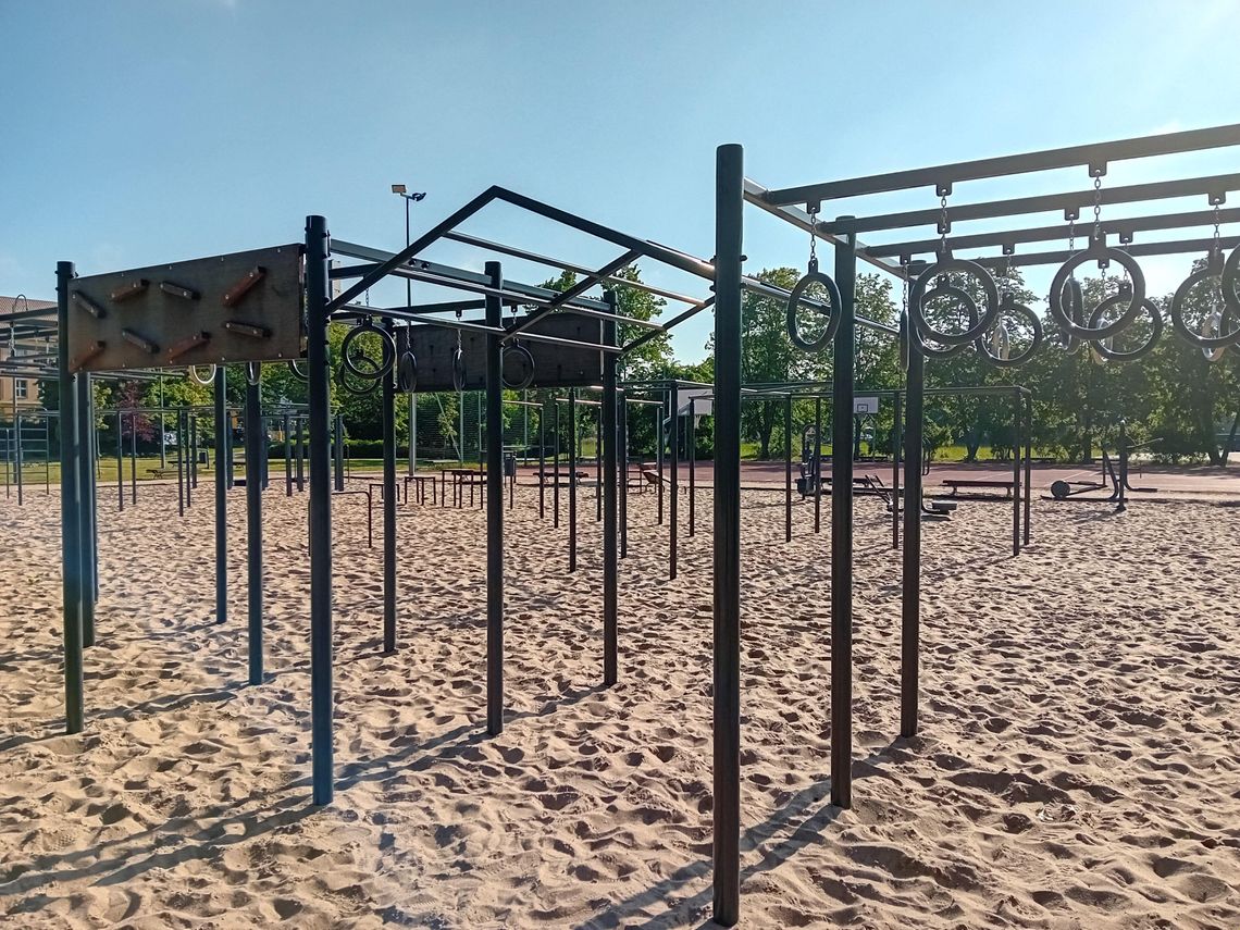 Street workout w Piasecznie: sprzęt opóźnia otwarcie