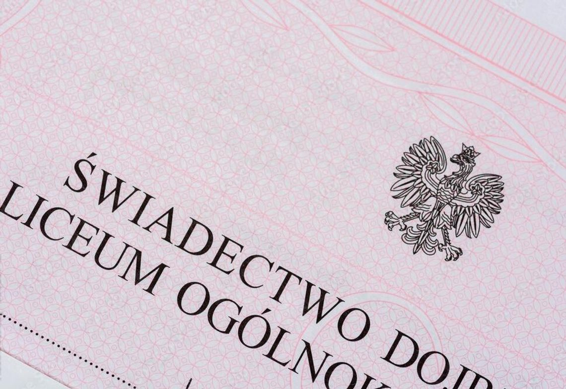Świadectwa z błędem. Czy maturzyści mają się czym martwić?