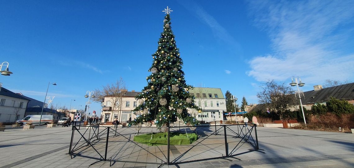 Świąteczne iluminacje w tym roku świecą wyjątkowo długo. Wiadomo dlaczego