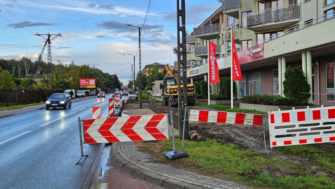 Sześć miejsc postojowych powstaje przy ul. Wyszyńskiego Sześć miejsc postojowych powstaje przy ul. Wyszyńskiego