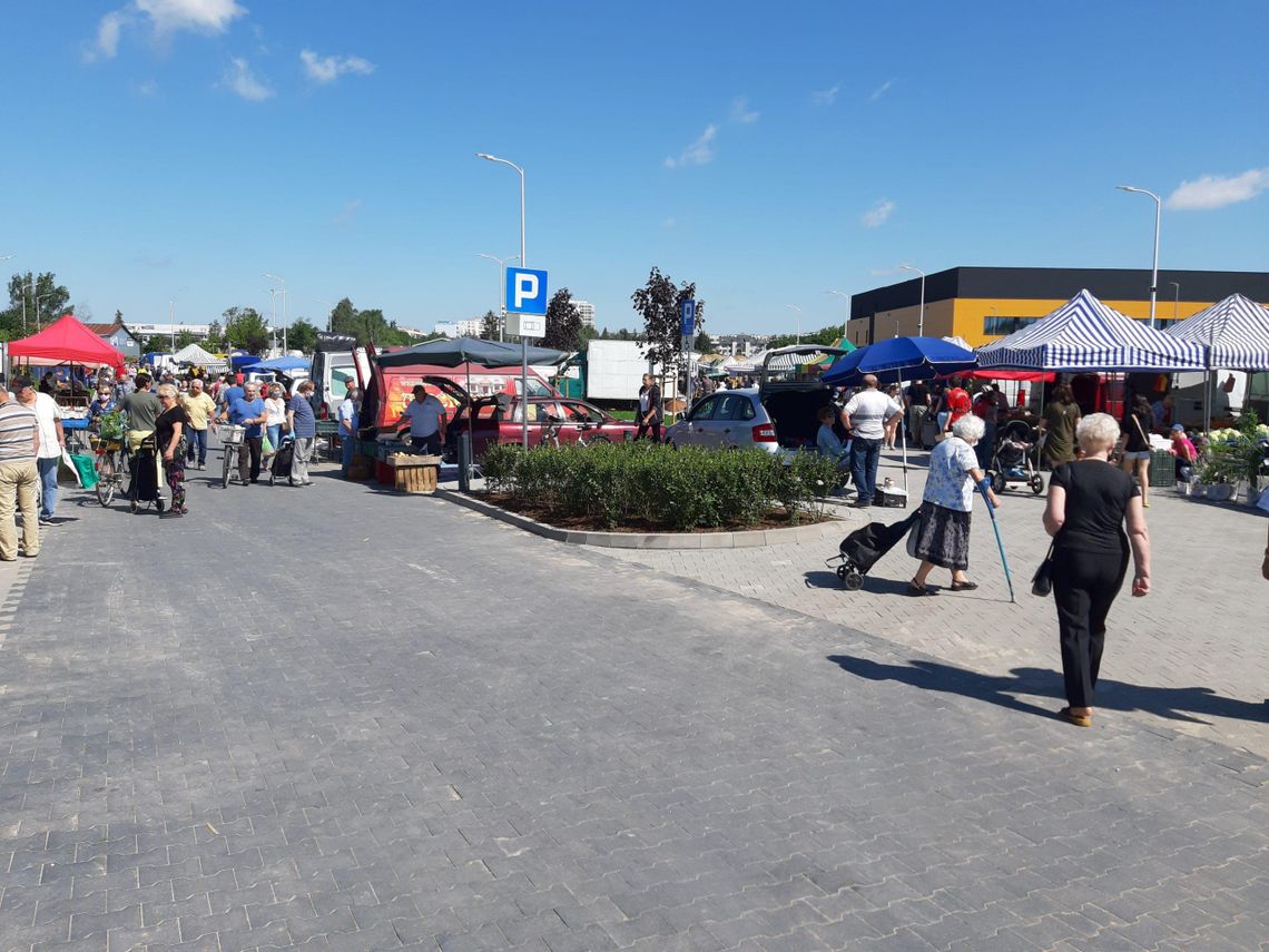 Targowisko w Piasecznie częściowo ucywilizowane. Handel przeniósł się na nowy plac