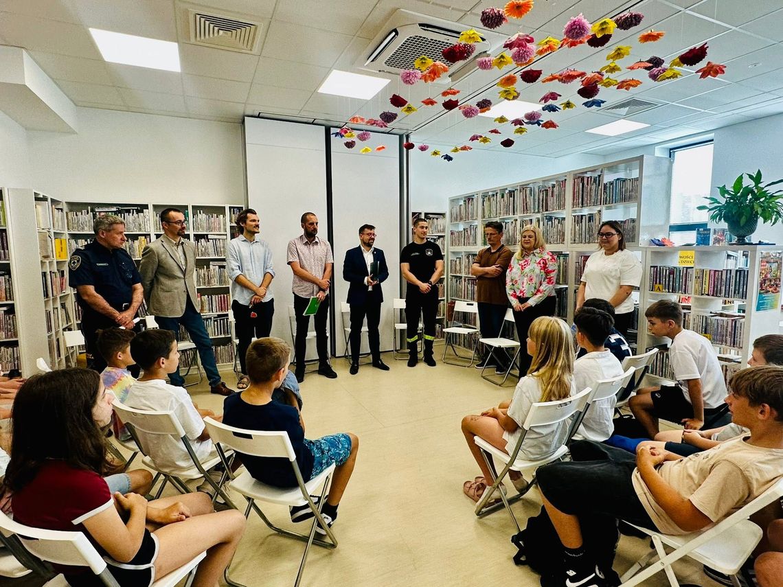 „Tata też czyta”. Dzień Ojca z książką w konstancińskiej bibliotece