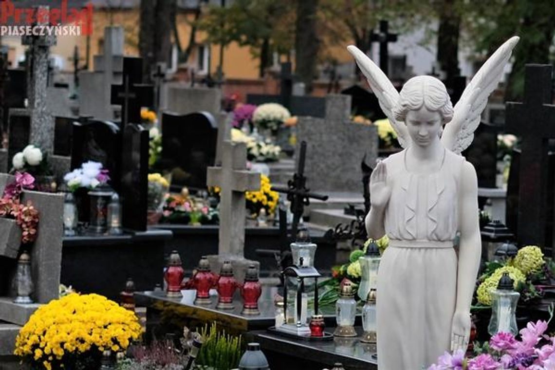 Tłumy na cmentarzach