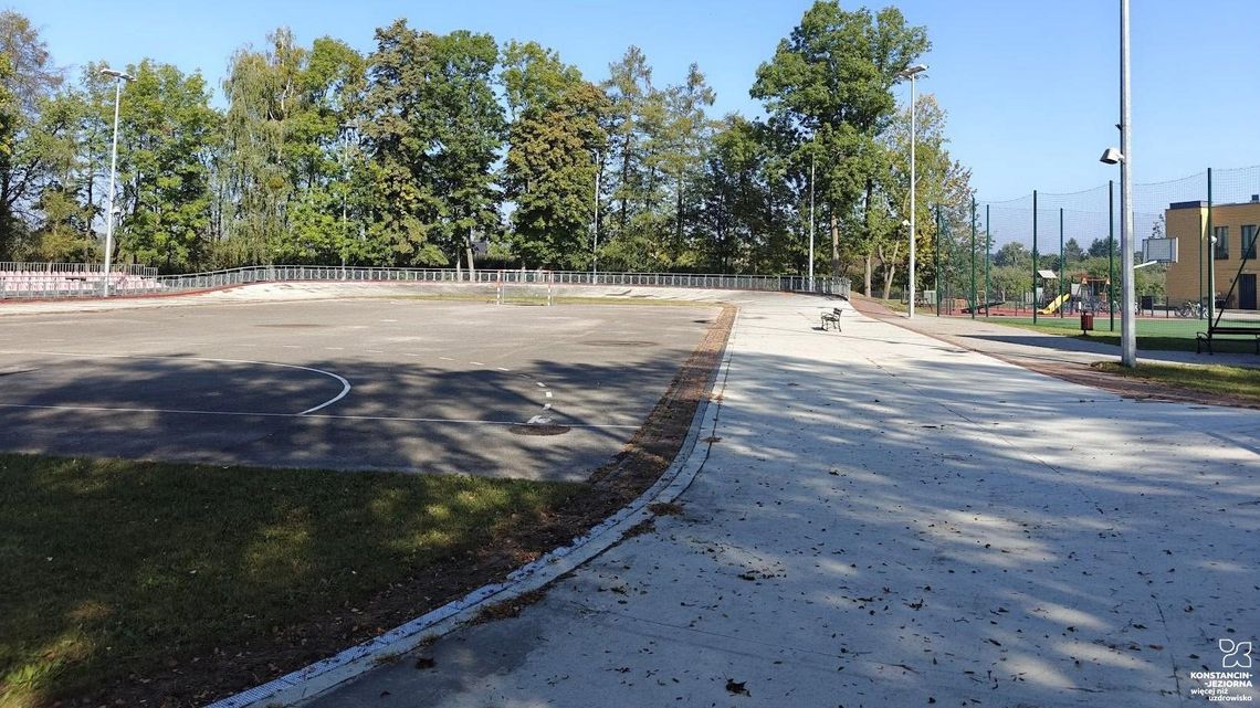 Tor wrotkarski w Słomczynie przejdzie modernizację. Ruszają też prace na boisku Tor wrotkarski w Słomczynie przejdzie modernizację. Ruszają też prace na boisku