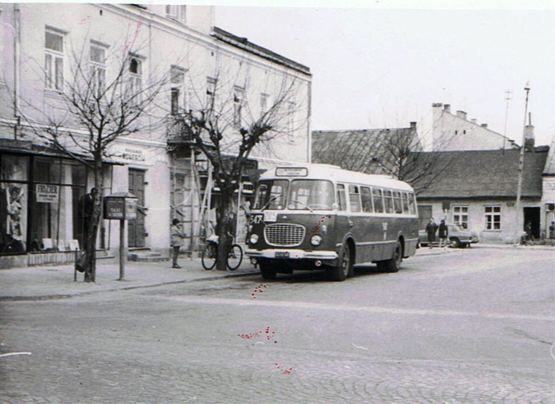 Tu zaszła zmiana - przystanek linii 205 na rynku