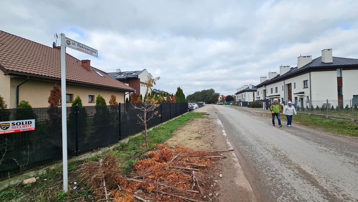 Ulica Rekreacyjna w Józefosławiu – plany budowy ciągu pieszo-rowerowego i modernizacji drogi Ulica Rekreacyjna w Józefosławiu – plany budowy ciągu pieszo-rowerowego i modernizacji drogi