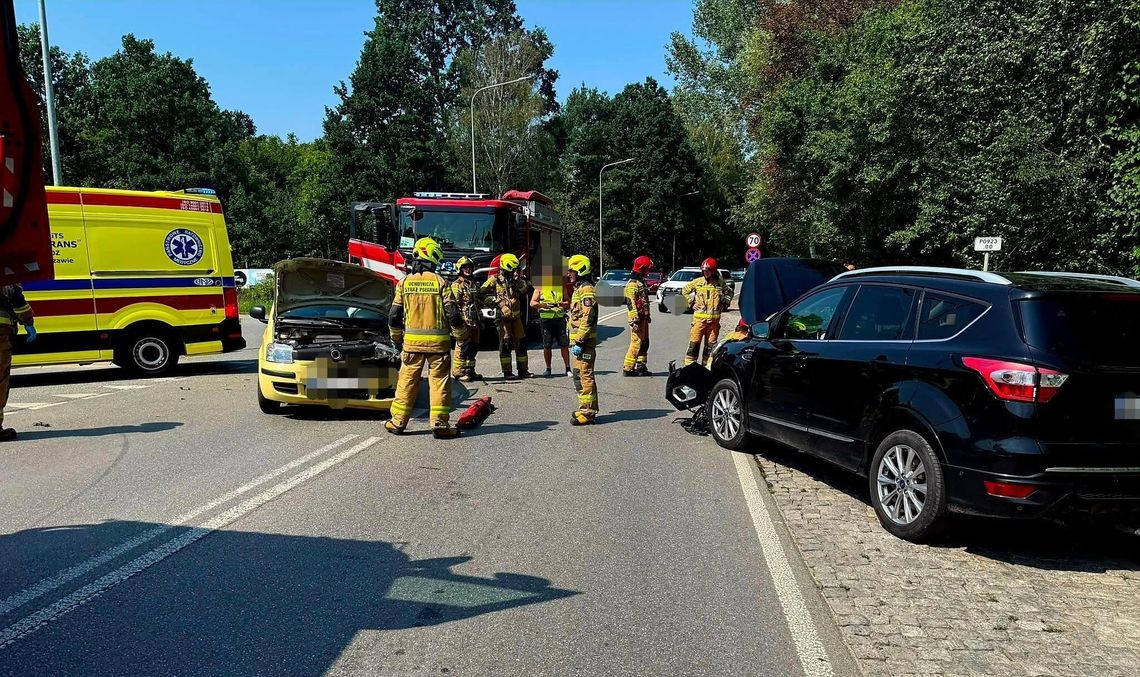 Uwaga kierowcy! Utrudnienia w ruchu na DK79 po zderzeniu dwóch pojazdów w Piasecznie Uwaga kierowcy! Utrudnienia w ruchu na DK79 po zderzeniu dwóch pojazdów w Piasecznie