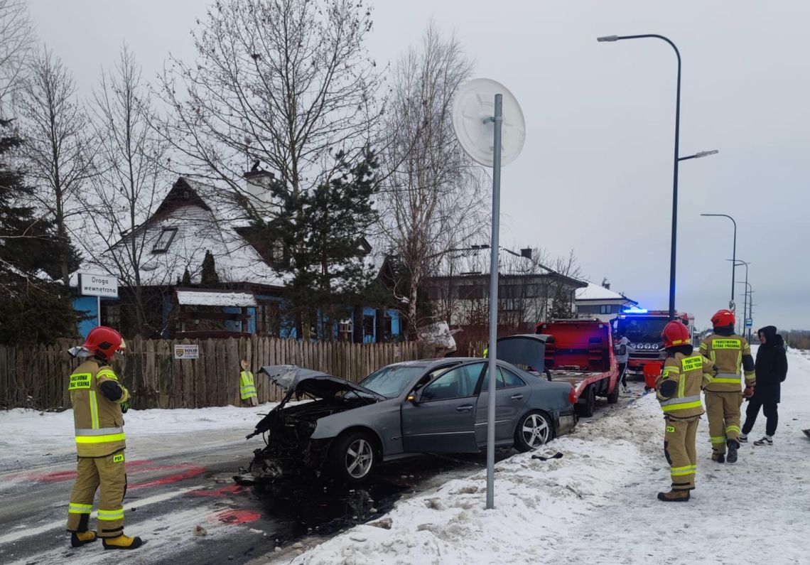 „Wiedzieliśmy, że wypadek jest kwestią czasu…” – mercedes wjechał w ogrodzenie na Fabrycznej