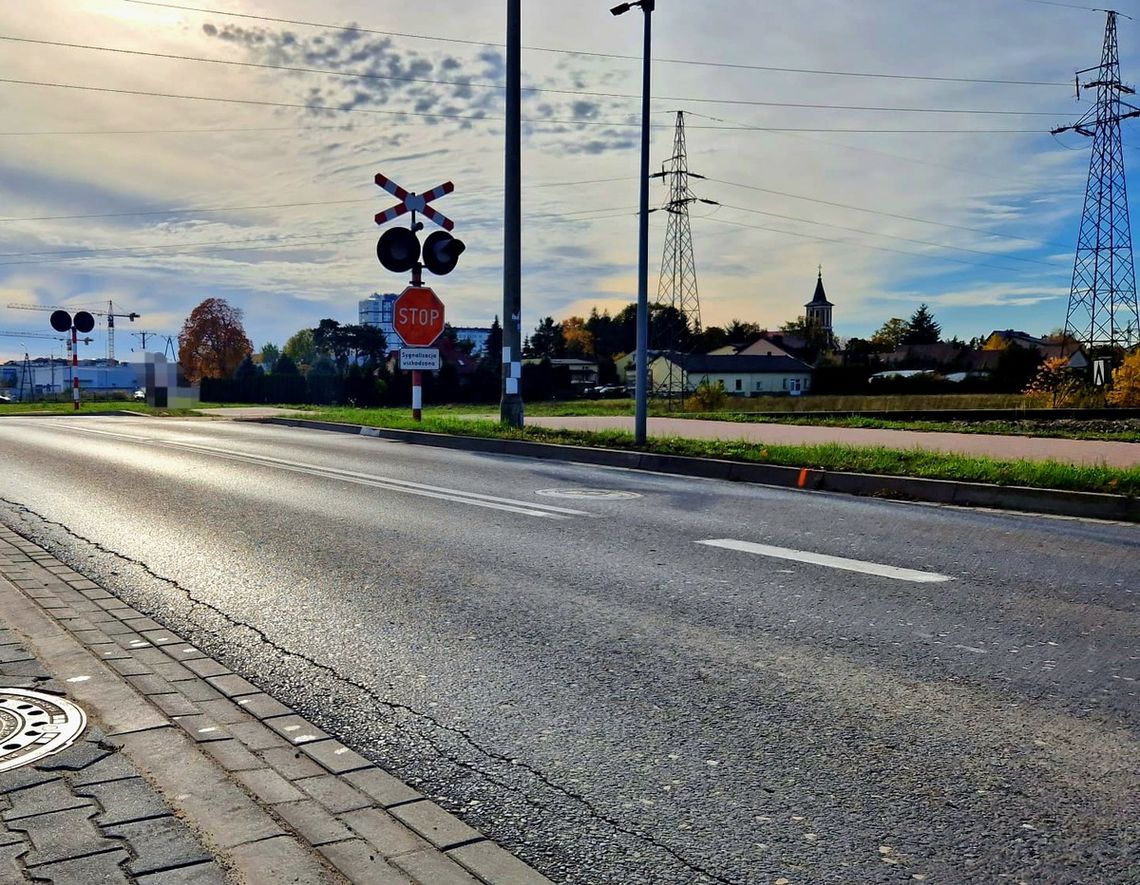 Stara Iwiczna. Wpadł, bo nie zatrzymał się przed przejazdem