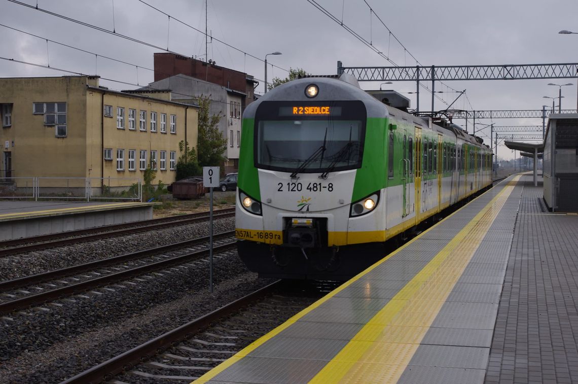 Wyjeżdżasz na majówkę? Skorzystaj z biletu wycieczkowego Kolei Mazowieckich!