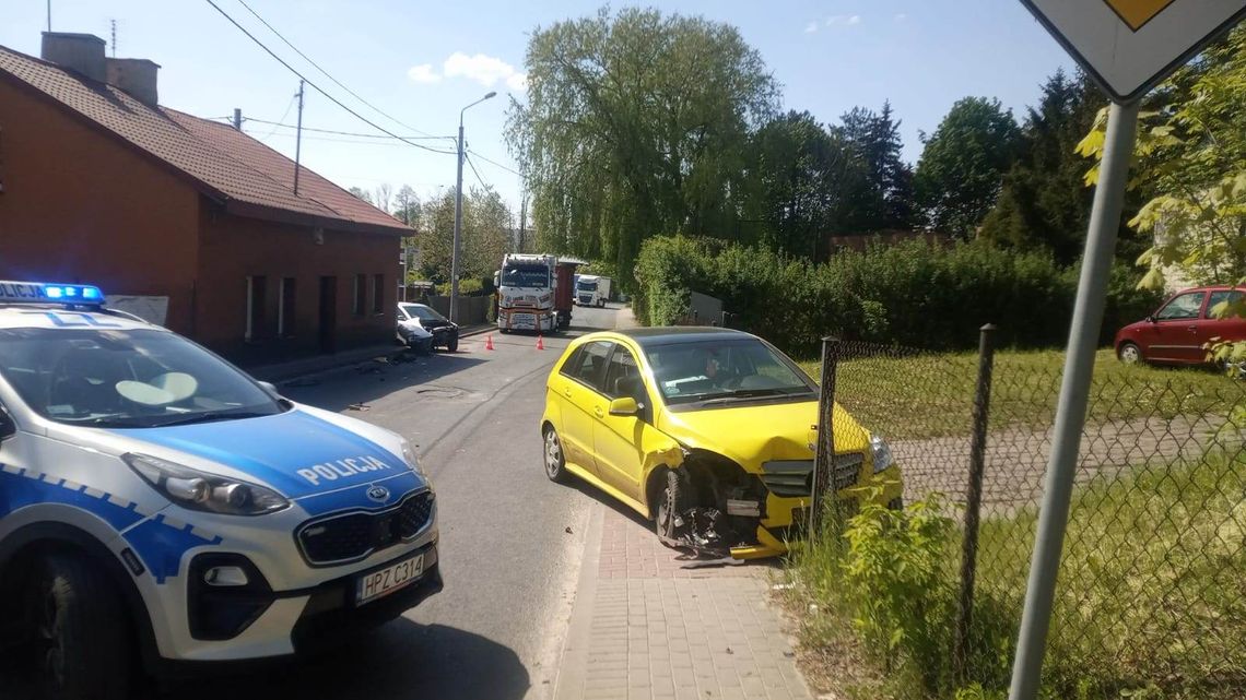 Wypadek na Błońskiej w Tarczynie, droga zablokowana