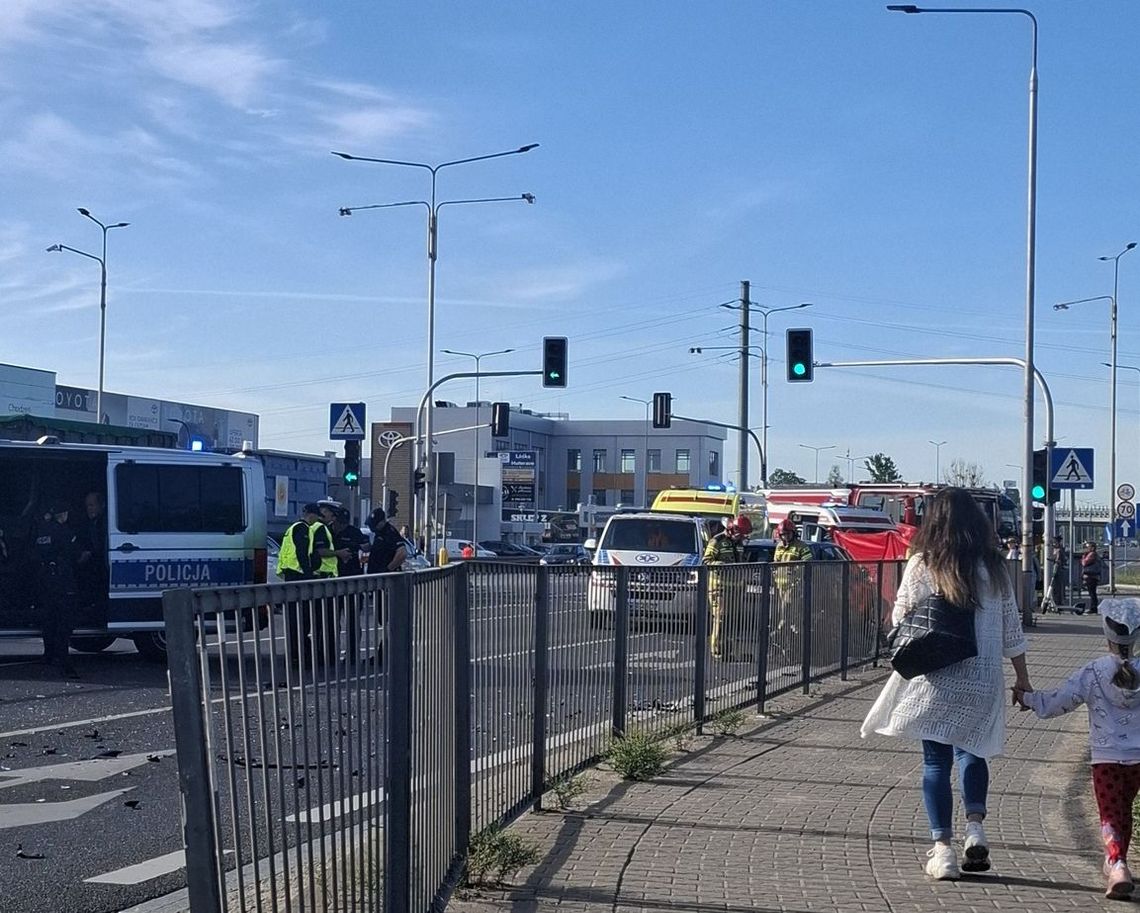 Wypadek na Puławskiej w Piasecznie. Jezdnia w kierunku Góry Kalwarii całkowicie zablokowana!