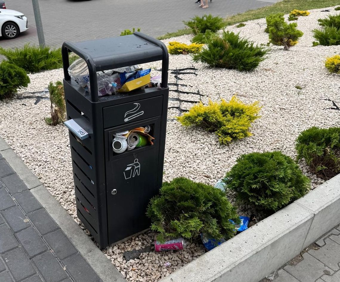 Za mało koszy przy pasażu na Dworcowej? Radna interweniuje