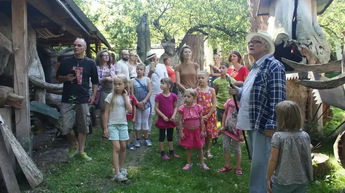 Zajrzą za zamknięte na co dzień drzwi. W Zalesiu Dolnym sztuka wyjdzie do ogrodów Zajrzą za zamknięte na co dzień drzwi. W Zalesiu Dolnym sztuka wyjdzie do ogrodów