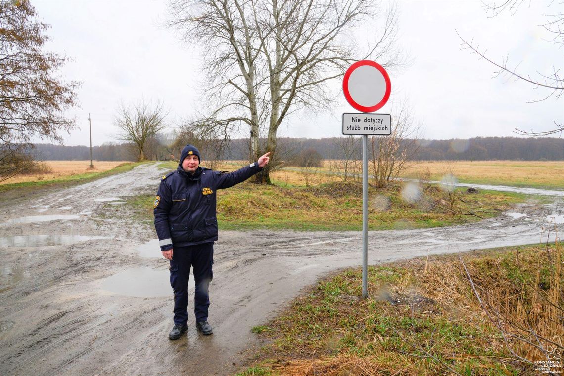 Zakaz ruchu na Łąkach Oborskich