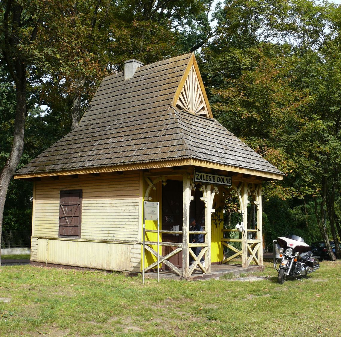 Zalesie Dolne. Nadzieja na odnowę historycznej stacyjki