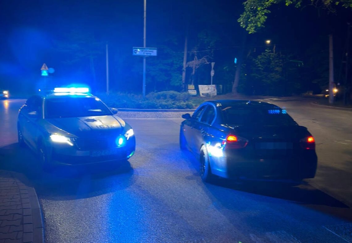 Zasnął za kierownicą na środku ulicy. Kierowca BMW miał blisko 2 promile Zasnął za kierownicą na środku ulicy. Kierowca BMW miał blisko 2 promile