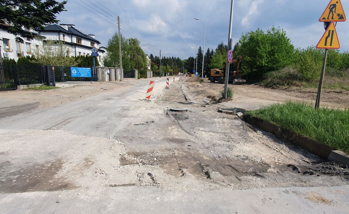 Zemsta urzędnika? Zerwali nawierzchnię drogi i przerwali remont