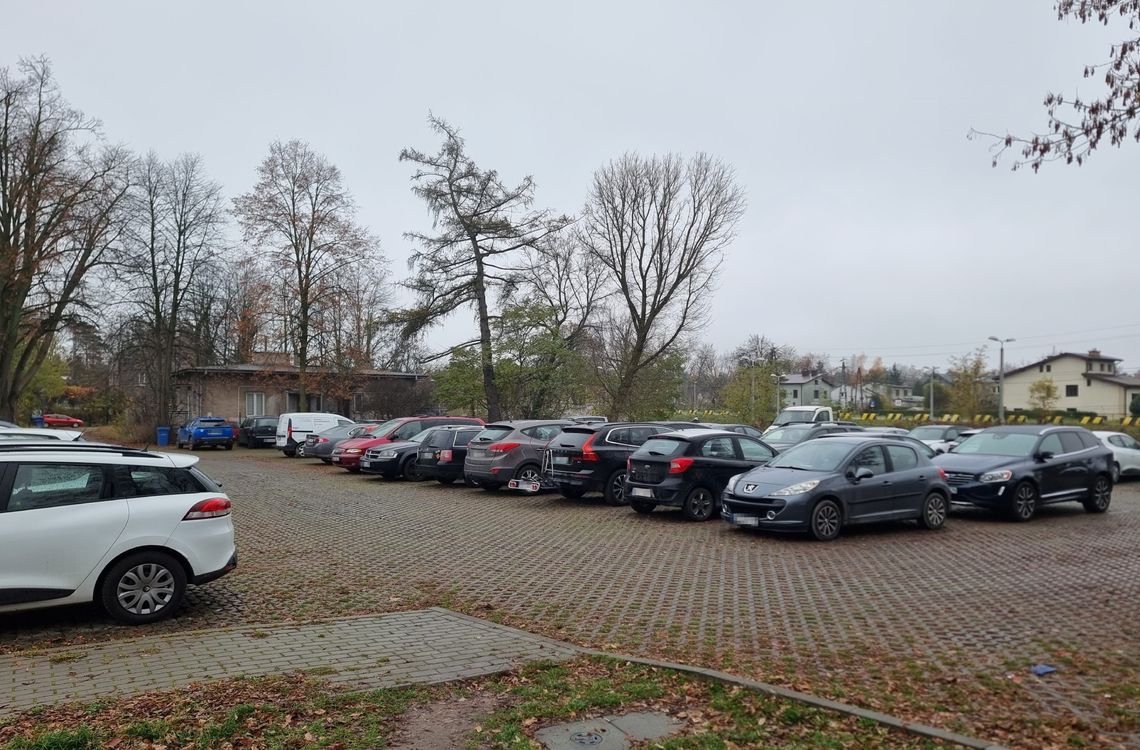 Zmiany na parkingach w okolicach CEM oraz przy dworcu PKP