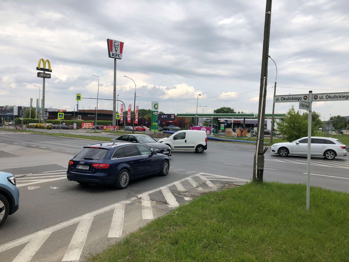 Objazdy i zmiany tras autobusów w związku z przebudową skrzyżowania Wojska Polskiego i Okulickiego