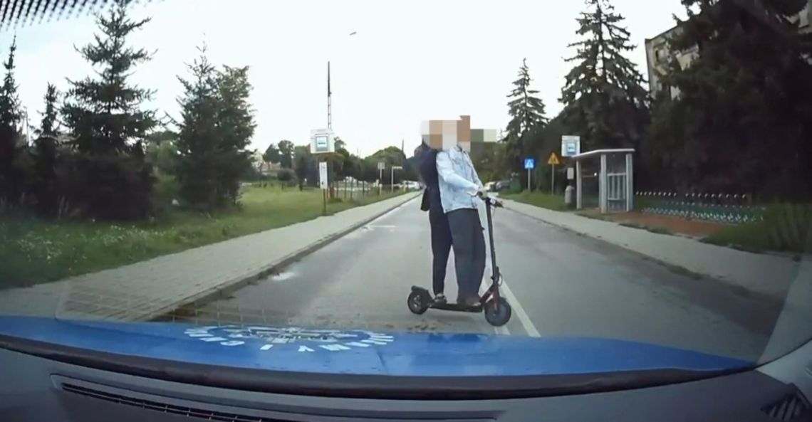 Zostawił pasażerkę na ulicy i ruszył do ucieczki. Pościg za hulajnogą przez Mysiadło [WIDEO]