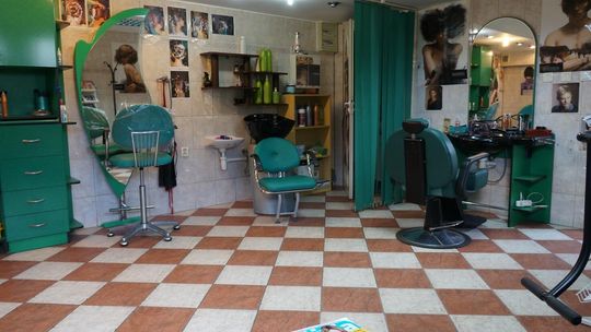 Salon fryzjerski/kosmetyczny 32m2 do wynajęcia.