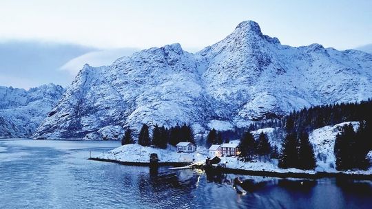 KLUB PODRÓŻNIKA. NORWEGIA. PÓŁNOC NA POKŁADZIE STATKU