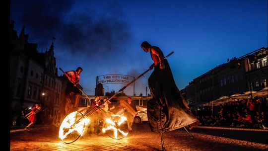 SZTUKA ULICY TEATR BIURO PODRÓŻY. SILENCE – CISZA W TROI SZTUKA ULICY TEATR BIURO PODRÓŻY. SILENCE – CISZA W TROI