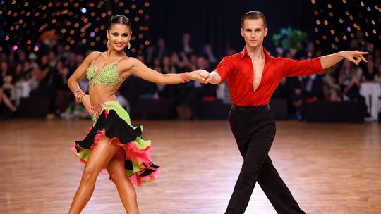 W RYTMIE CHA-CHA. WIECZÓR TANECZNY